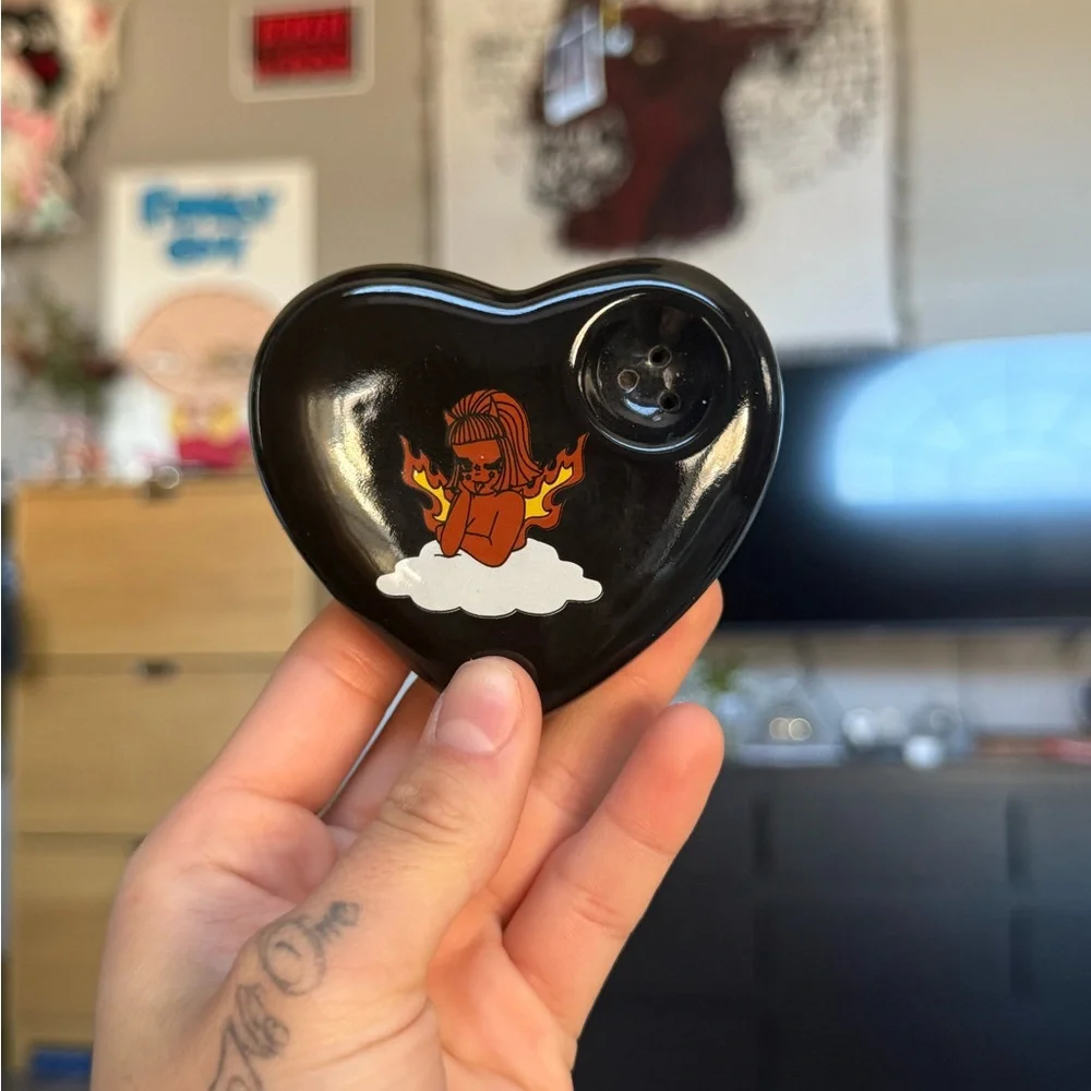 Ceramic Heart pipe - Picture 2 of 4